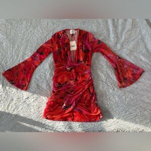 Beautiful form fitting Hello Molly dress! With scrunch on the butt. Size M (6)